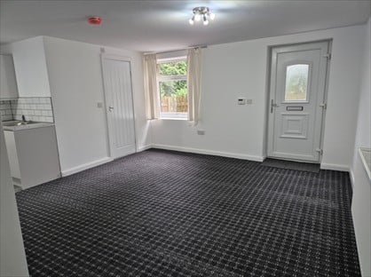 1 Bed Flat, Manchester Road, HD4