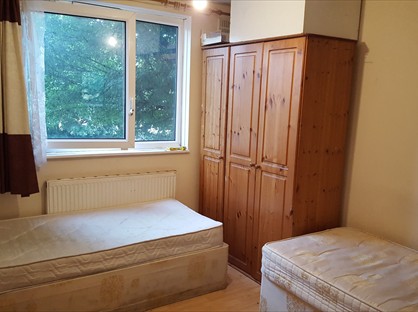 4 Bed Terraced House, Railway Cottages, IG6