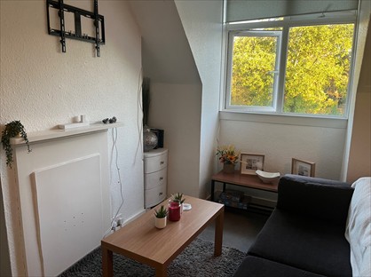 Bedsit, Grove Road, SM1