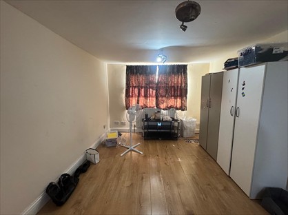 Room in a Shared House, Park Road, IG1