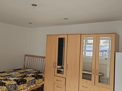 Studio Flat, York Avenue, UB3