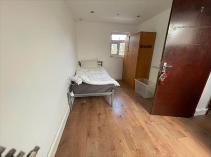 Room in a Shared House, Wanstead Park Road, IG1