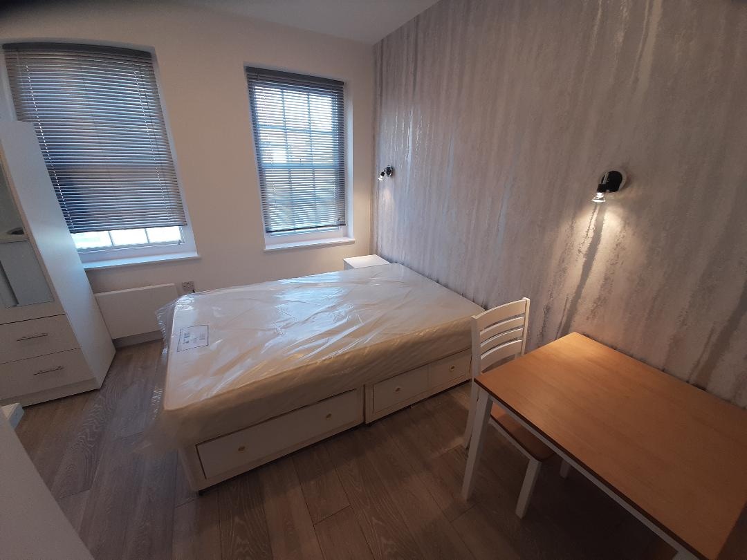 Studio Flat, Tachbrook Street, SW1V, N1 7GU
