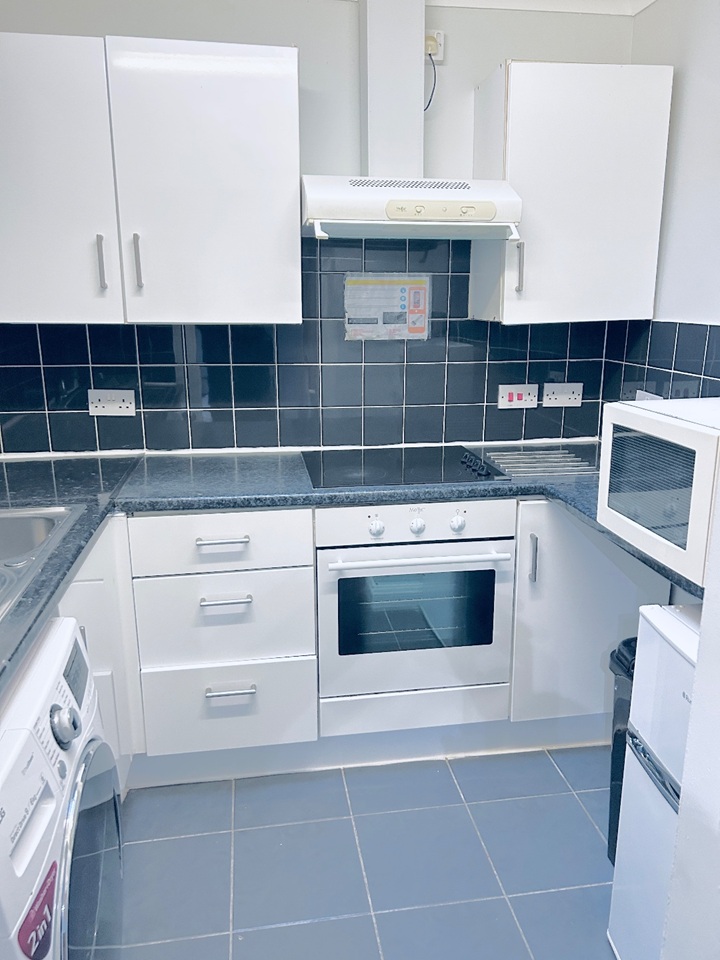 Studio Flat, Russell St, RG1 photo 5
