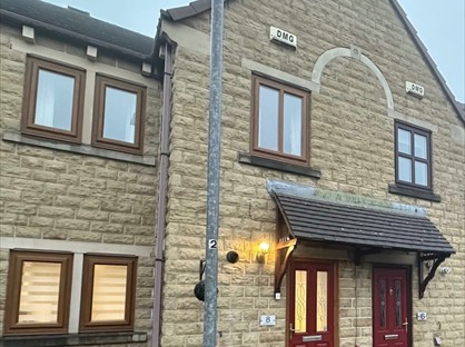 3 Bed Terraced House, Highfield Court, WF15