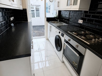 4 Bed Semi-Detached House, Willow Gardens, TW3