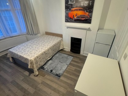 Room in a Shared Flat, Egerton Gardens, NW4