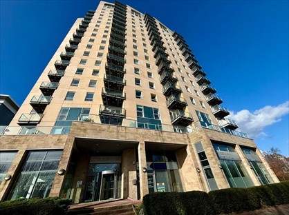 2 Bed Flat, The Quays, M50