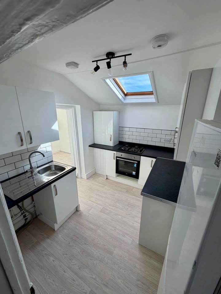 2 Bed Terraced House, Soundwell Road, BS16