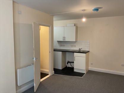 Studio Flat, Tudor Walk, WD24