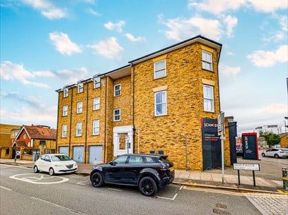 2 Bed Flat, Burleigh Lodge, SW19