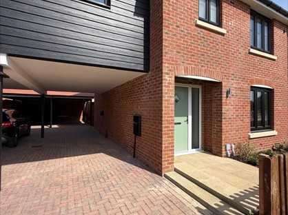 4 Bed Semi-Detached House, Bailey Drive, HP3