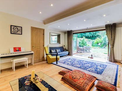 4 Bed Terraced House, Firstway, SW20