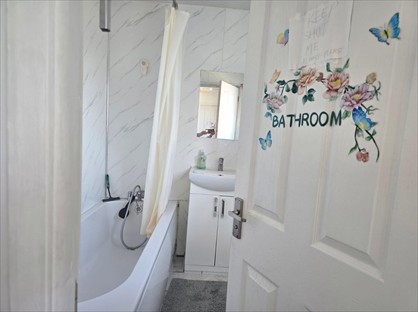 Room in a Shared House, Morris Road, RM3