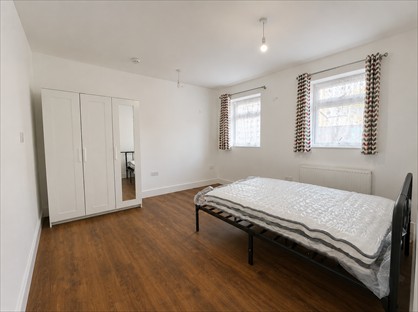 1 Bed Flat, Wellington Road North, TW4