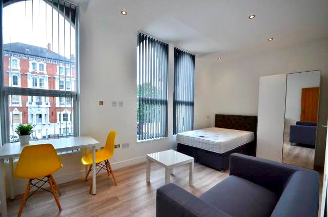 Studio Flat, Century House, LE2