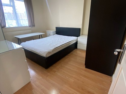 1 Bed Flat, Grove Road, CR4