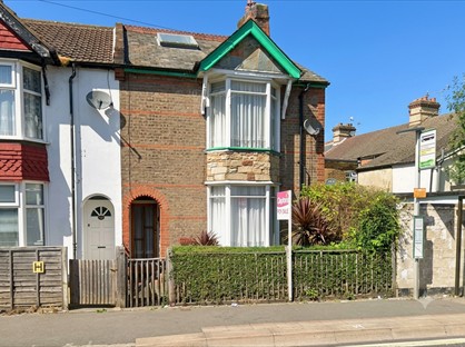 Studio Flat, Vicarage Road, WD18