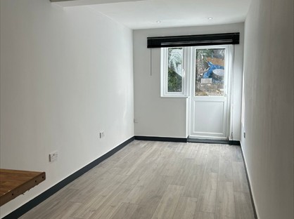 Room in a Shared House, Raymond Crescent, GU2