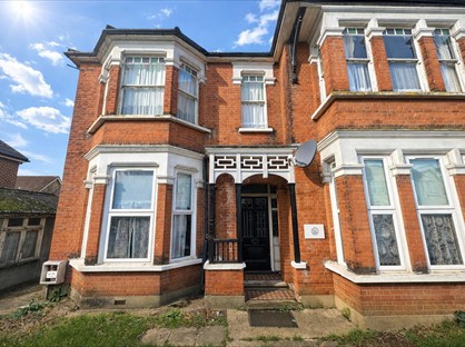 3 Bed Maisonette, Station Lane, RM12