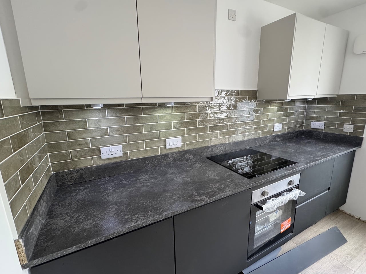 2 Bed Flat, Monteith Row, G40 photo 2
