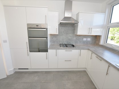 3 Bed Flat, High Road, N2