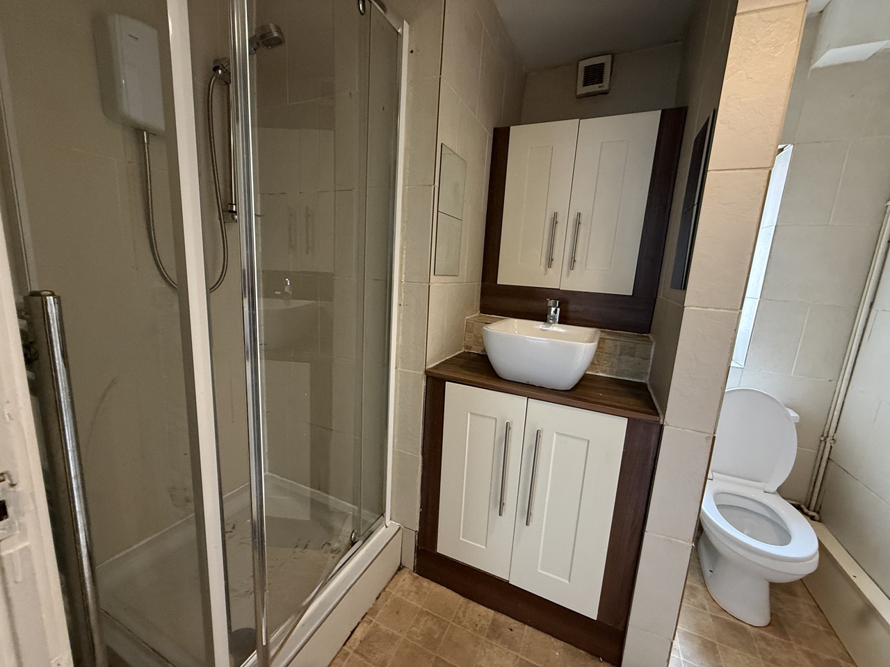 1 Bed Flat, Humberstone Gate, LE1 photo 2