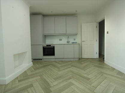 2 Bed Flat, Wycliffe Road, SW19