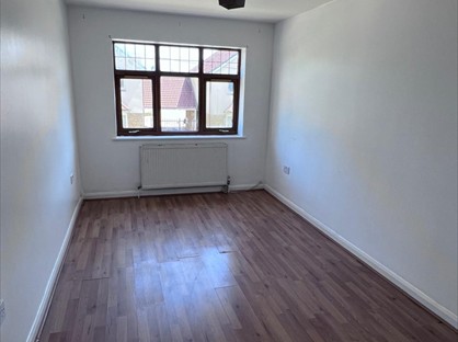 2 Bed Flat, Padda Court, SS12