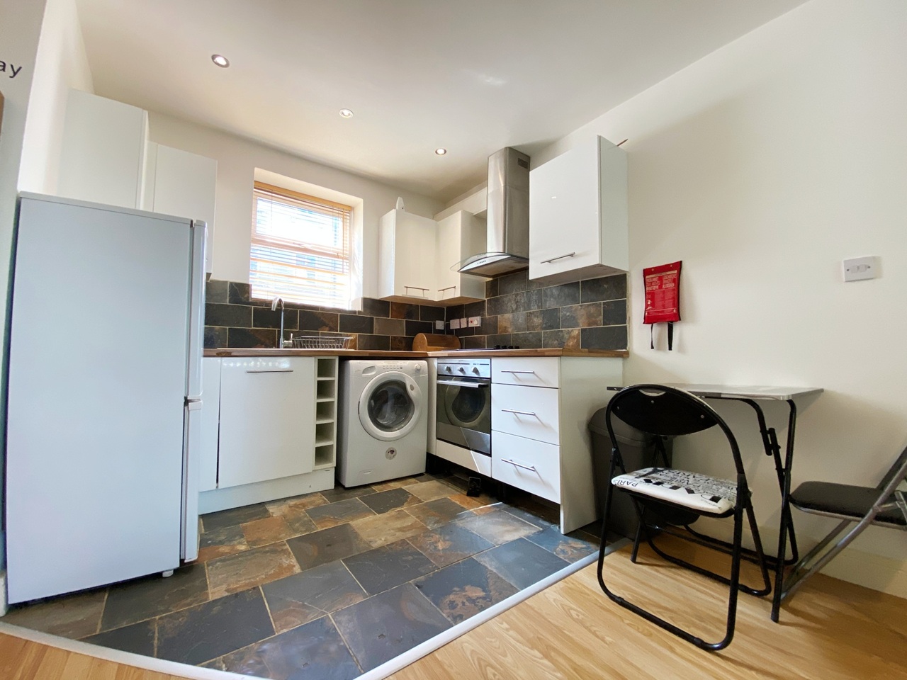 2 Bed Flat, Bed Luxury, LE1 photo 3