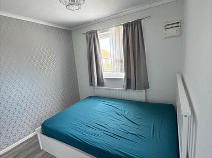Room in a Shared House, Sark Close, TW5