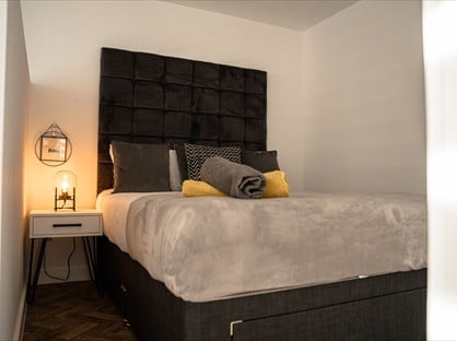 Studio Flat, Bridge St West, B19