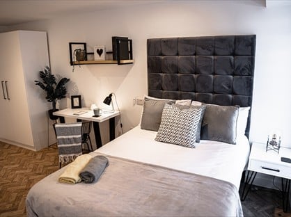 Studio Flat, Bridge St West, B19