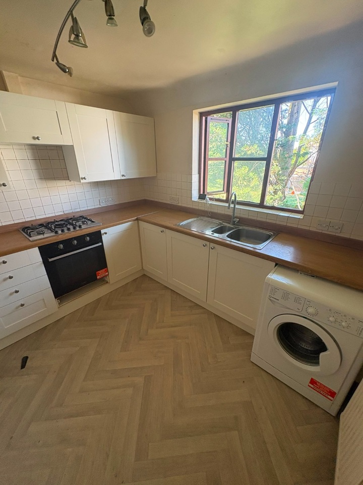 2 Bed Maisonette, Green Ridges, OX3 photo 3