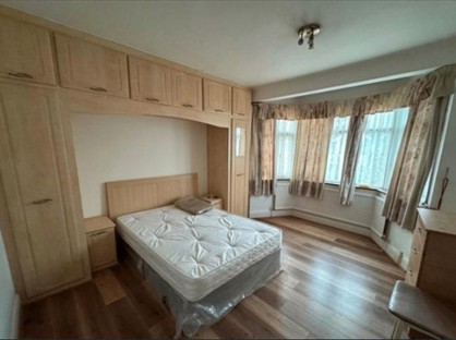 Room in a Shared House, Lyndhurst Gardens, IG2