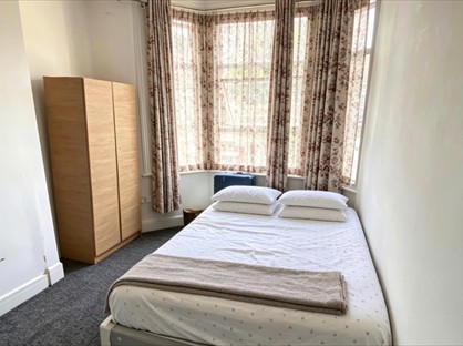 4 Bed Semi-Detached House, Browning Road, E12