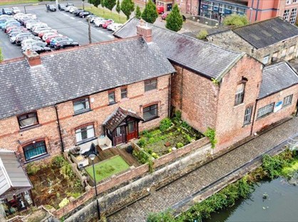3 Bed End Terrace, Canal Cottages, WN3