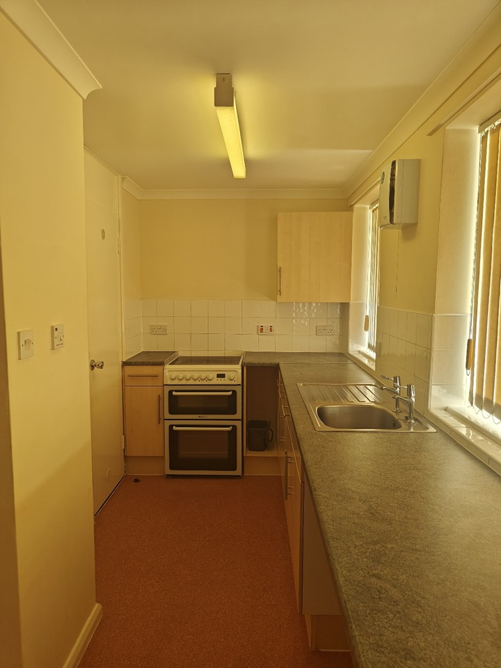 1 Bed Flat, Tyrell Court, SO18 photo 3