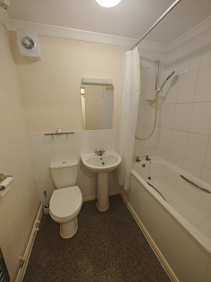 1 Bed Flat, Tyrell Court, SO18 photo 5