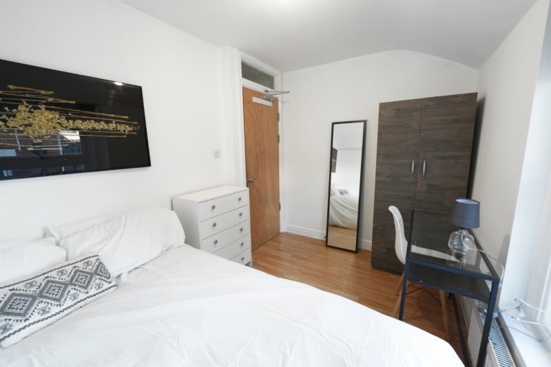 Room in a Shared Flat, Court Street, E1