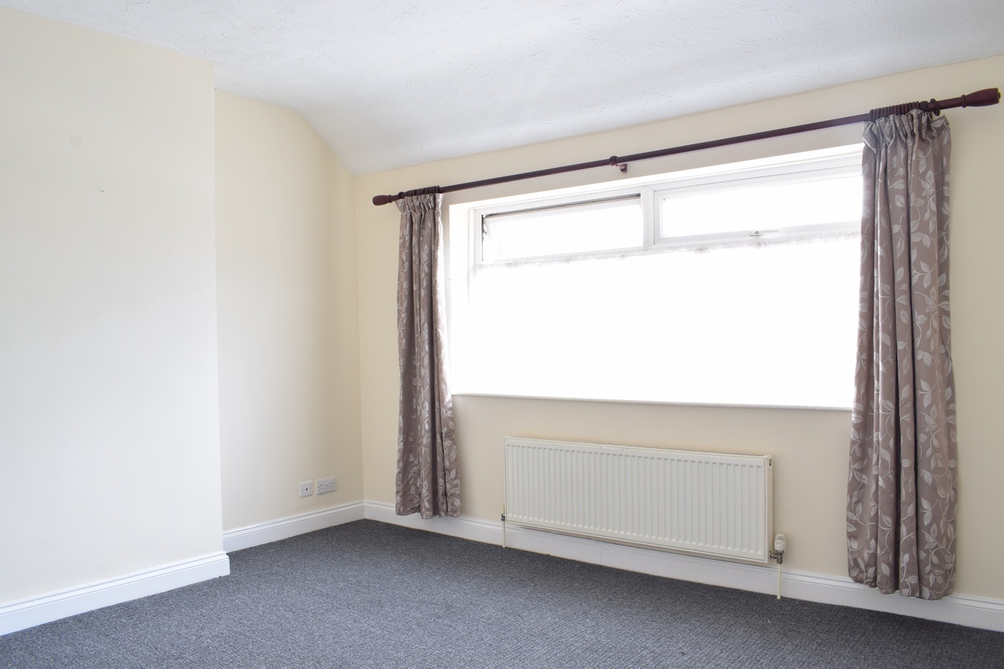 2 Bed Flat, Kingswood, BS15 photo 2
