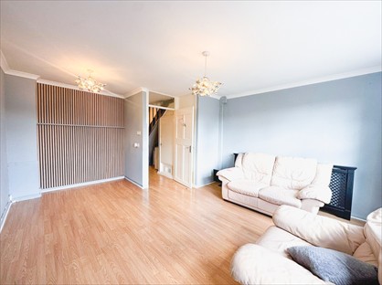 2 Bed Flat, Longcroft Drive, EN8