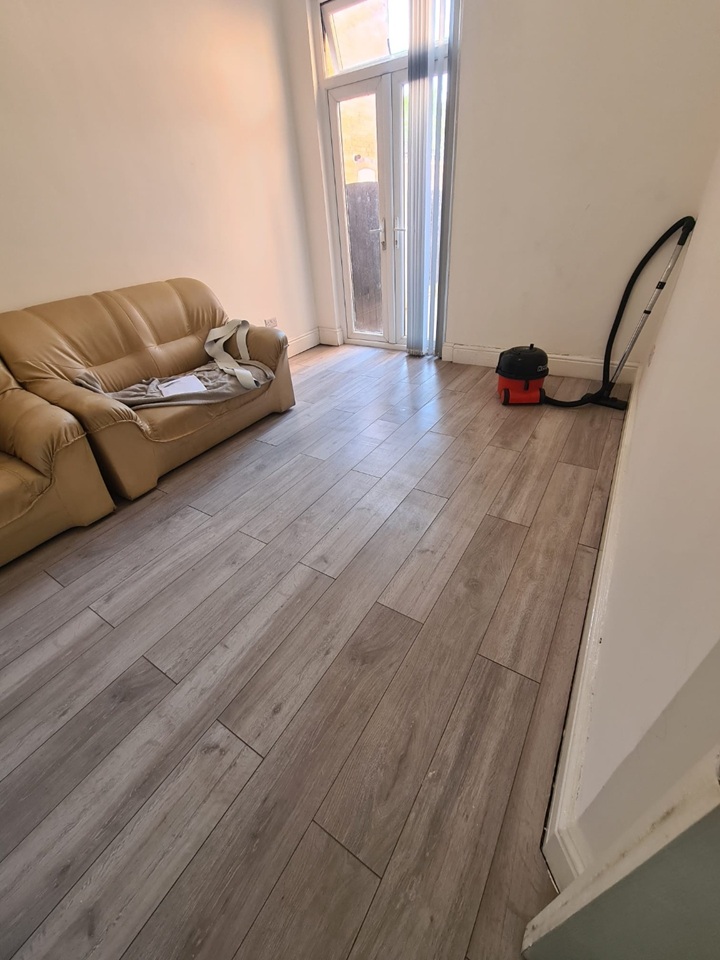 Room in a Shared House, Oval Road, B24