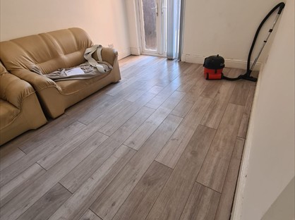 Room in a Shared House, Oval Road, B24
