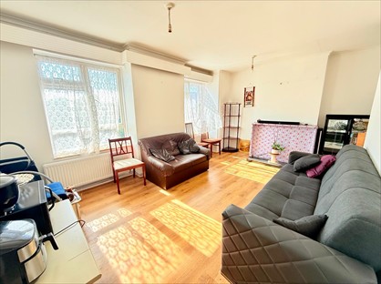 3 Bed Flat, Hunt Road, UB2