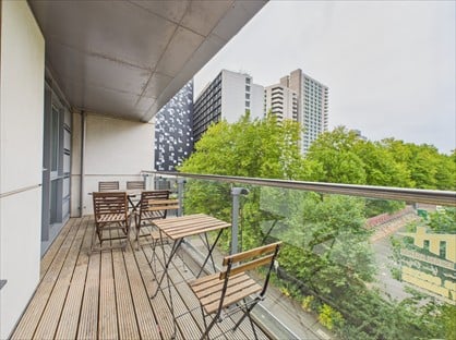 2 Bed Flat, Centenary Plaza, B1