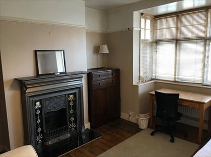 4 Bed Semi-Detached House, Walford Road, UB8