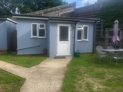 Studio Flat, Wren Avenue, UB2