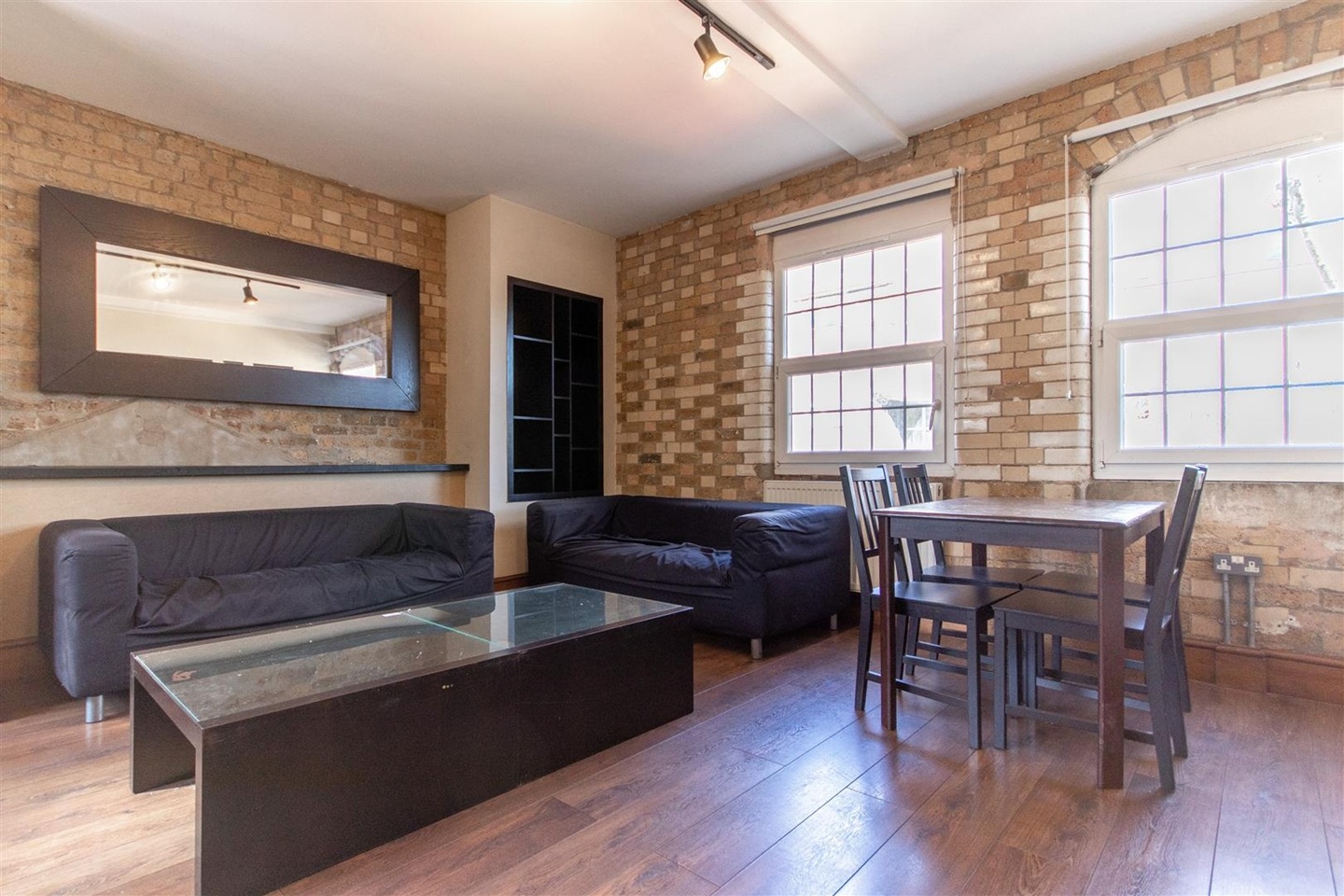 2 Bed Flat, Prince Of Wales Passage, NW1, N1 7GU