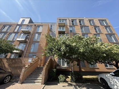 2 Bed Flat, Duke Court, TW3